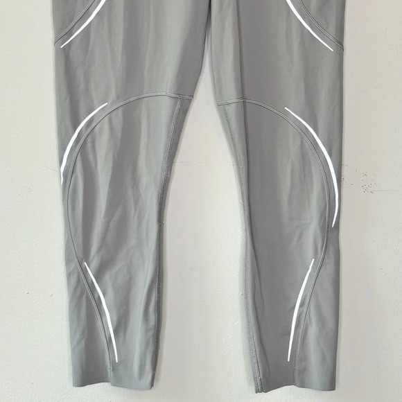 Lululemon Base Pace High-Rise Reflective Crop 23" Gull Grey Size 6 - Picture 5 of 16